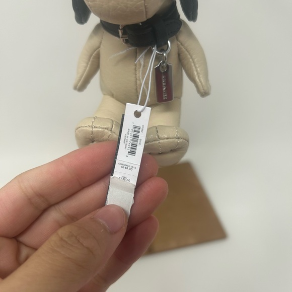 COACH X PEANUTS SNOOPY COLLECTIBLE BAG CHARM - Picture 2 of 7